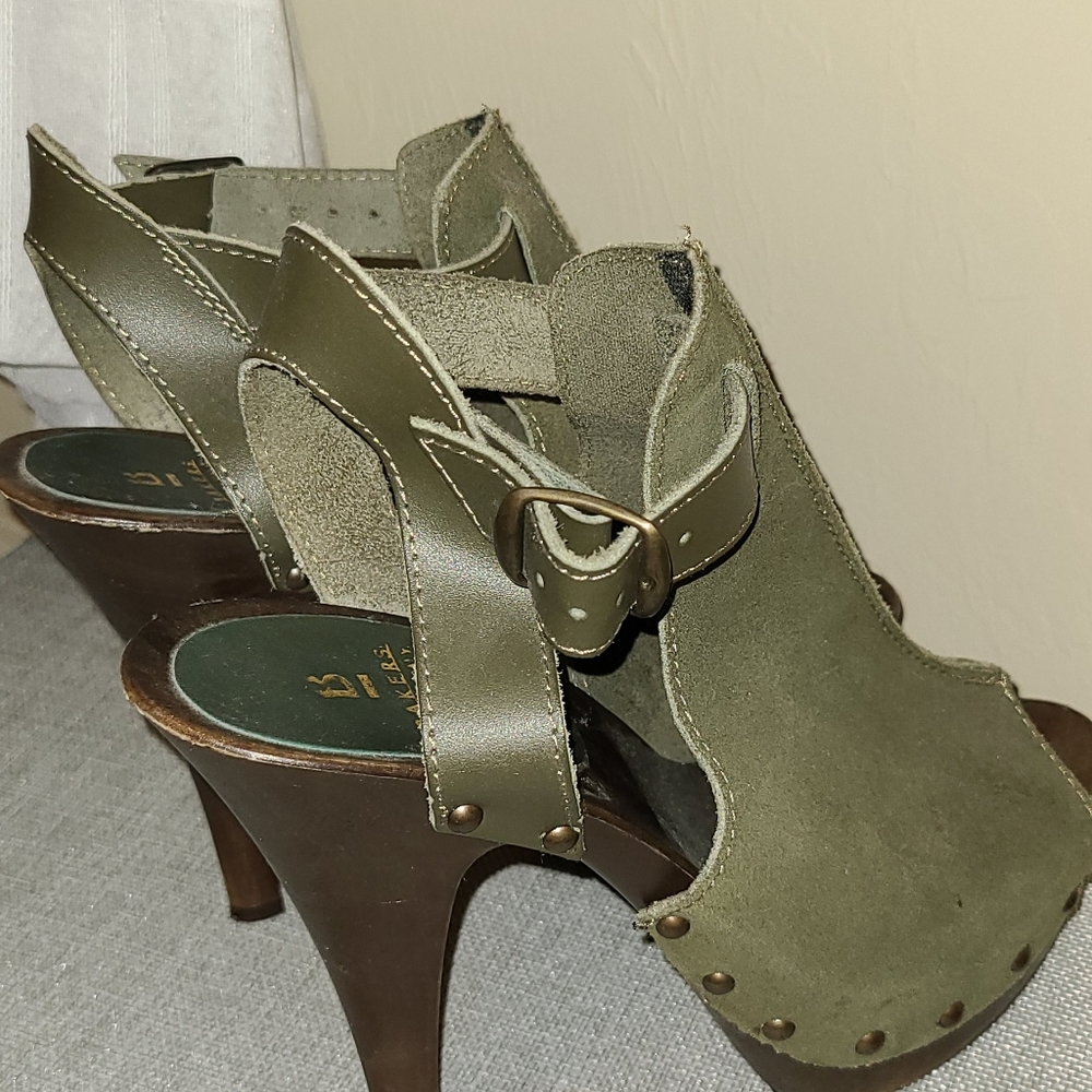 Bakers Green Suede Heels Size 7